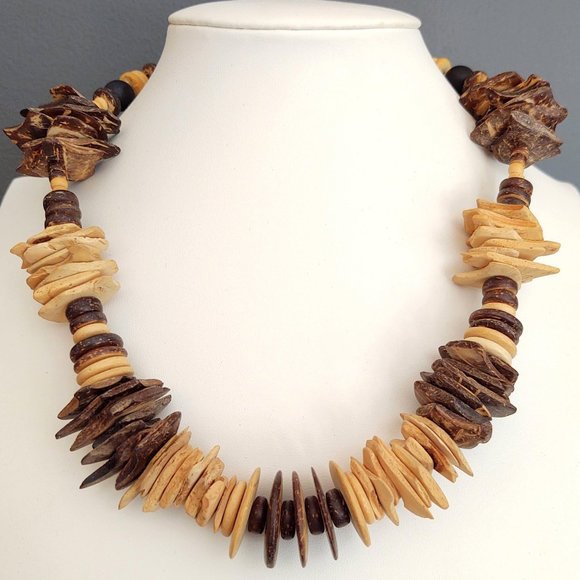 Vintage light and dark wooden necklace - Picture 1 of 16
